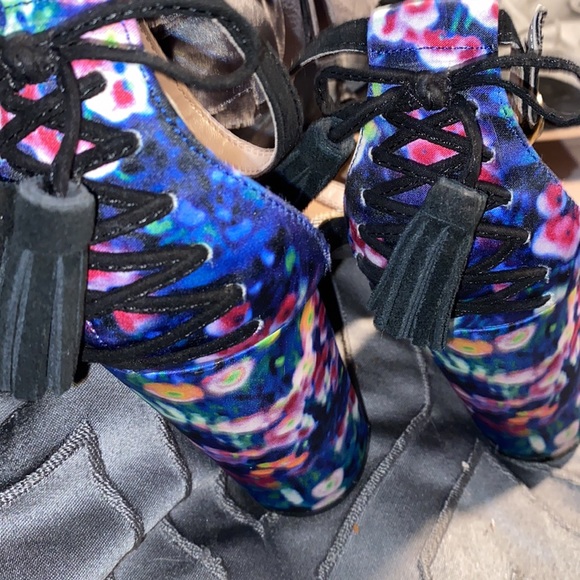 Betsey Johnson Rako - Picture 11 of 11